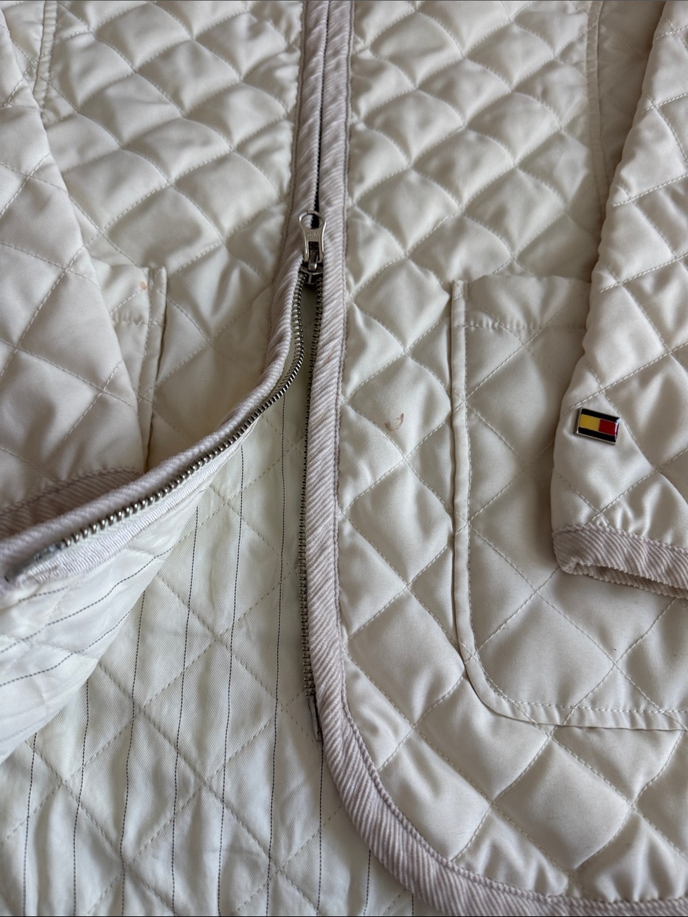 Free with any purchase!   Tommy Hilfiger Cream Quilted Women's Puffer Jacket - Picture 7 of 11